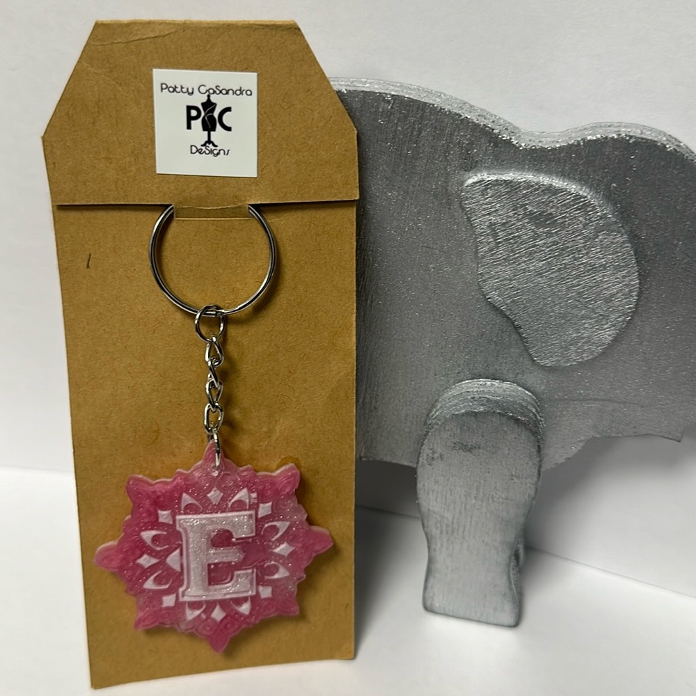 This light pink keychain is crafted in resin snowflake design